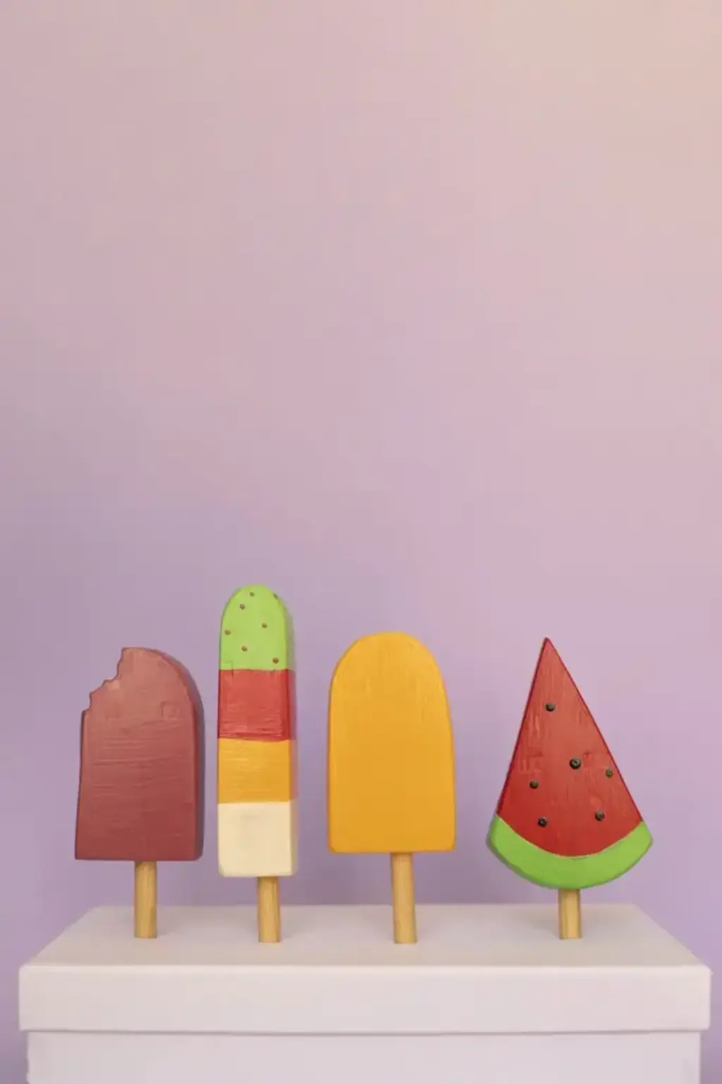 eis4 Kopie Eis am Stiel aus Holz steckt in einer Box.